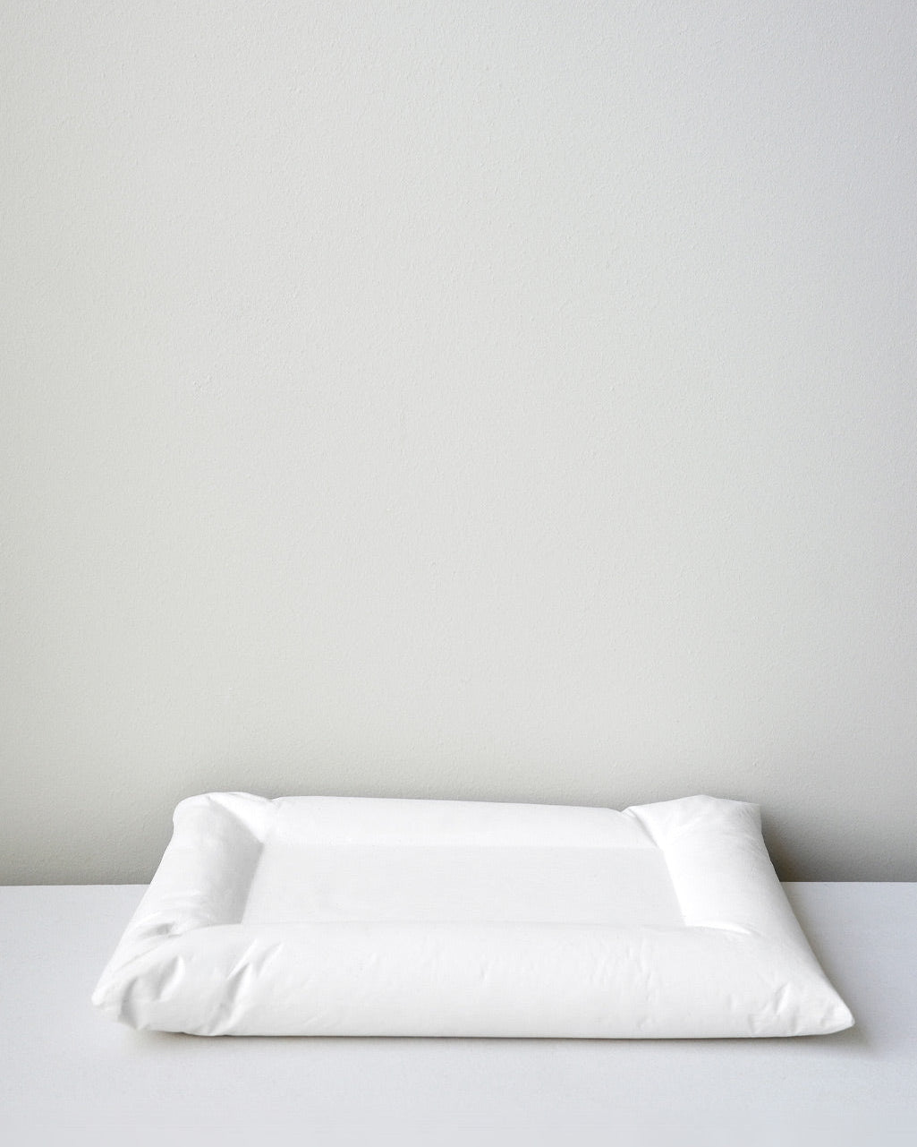 B135 - Ceramic Cushion Tray in Matte White