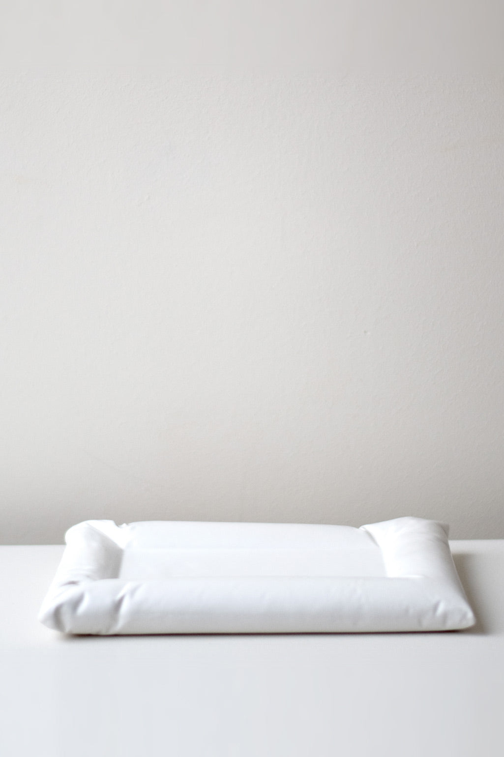 B135 - Ceramic Cushion Tray in Matte White