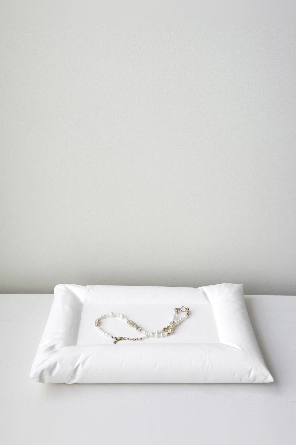 B135 - Ceramic Cushion Tray in Matte White