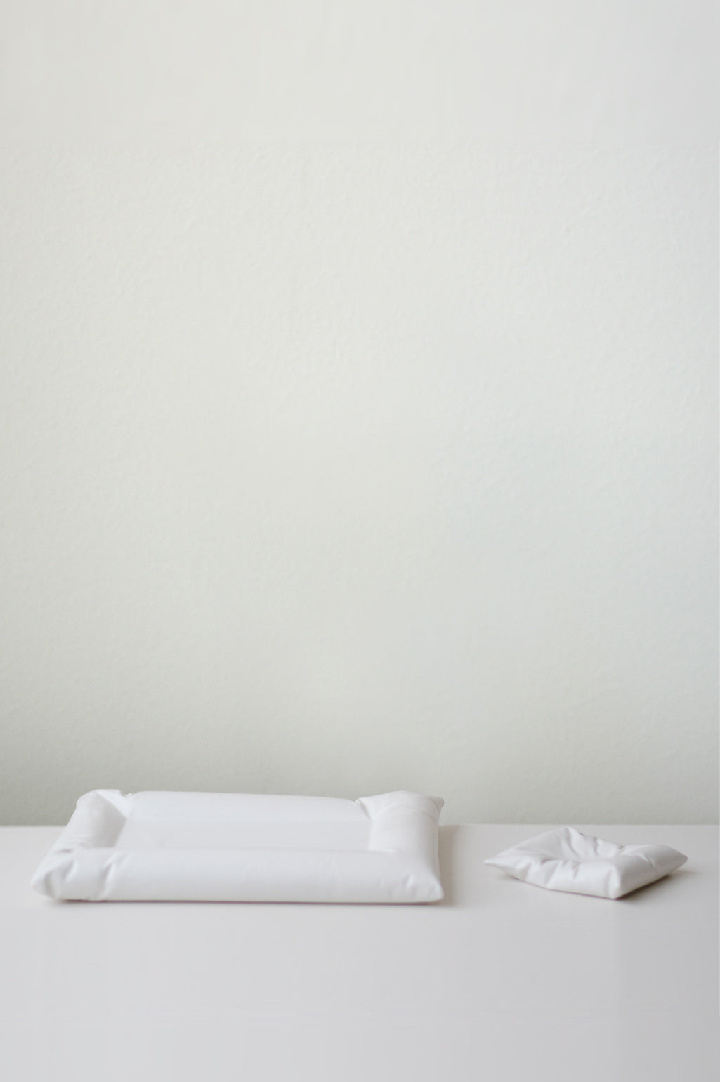 B135 - Ceramic Cushion Tray in Matte White