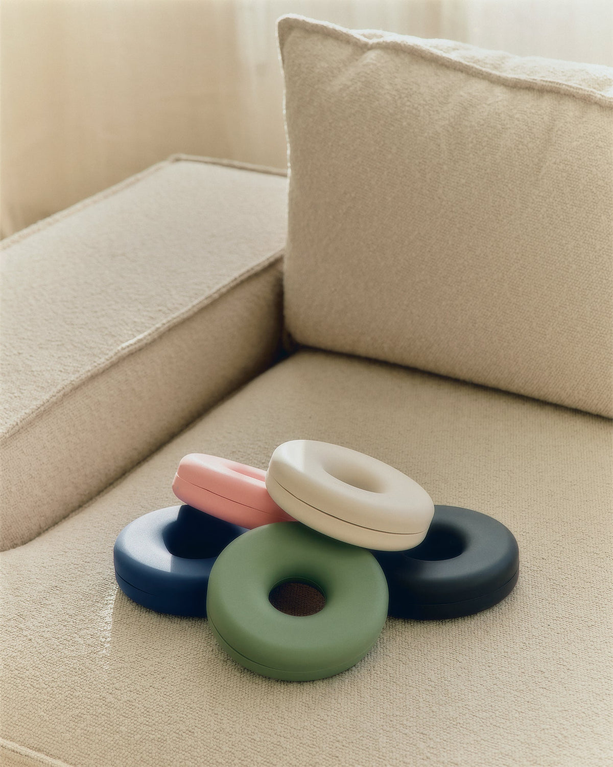 Pedestal Cable Bagel Cable Managers 007 Pearl