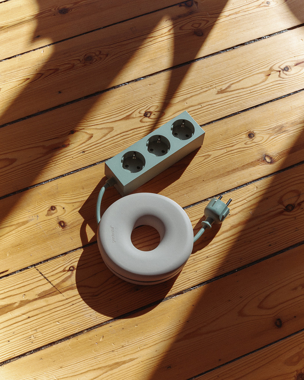 Pedestal Cable Bagel Cable Managers 028 Oat