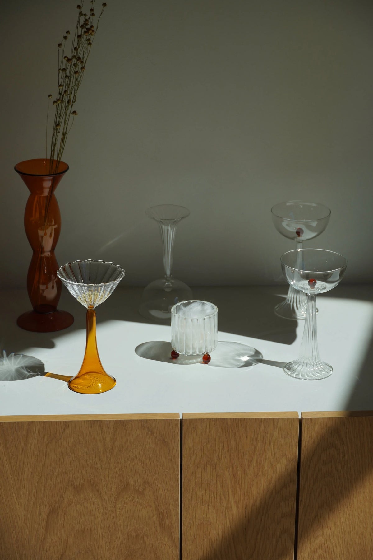 NEREIDA — COUPE GLASS RED AMBER
