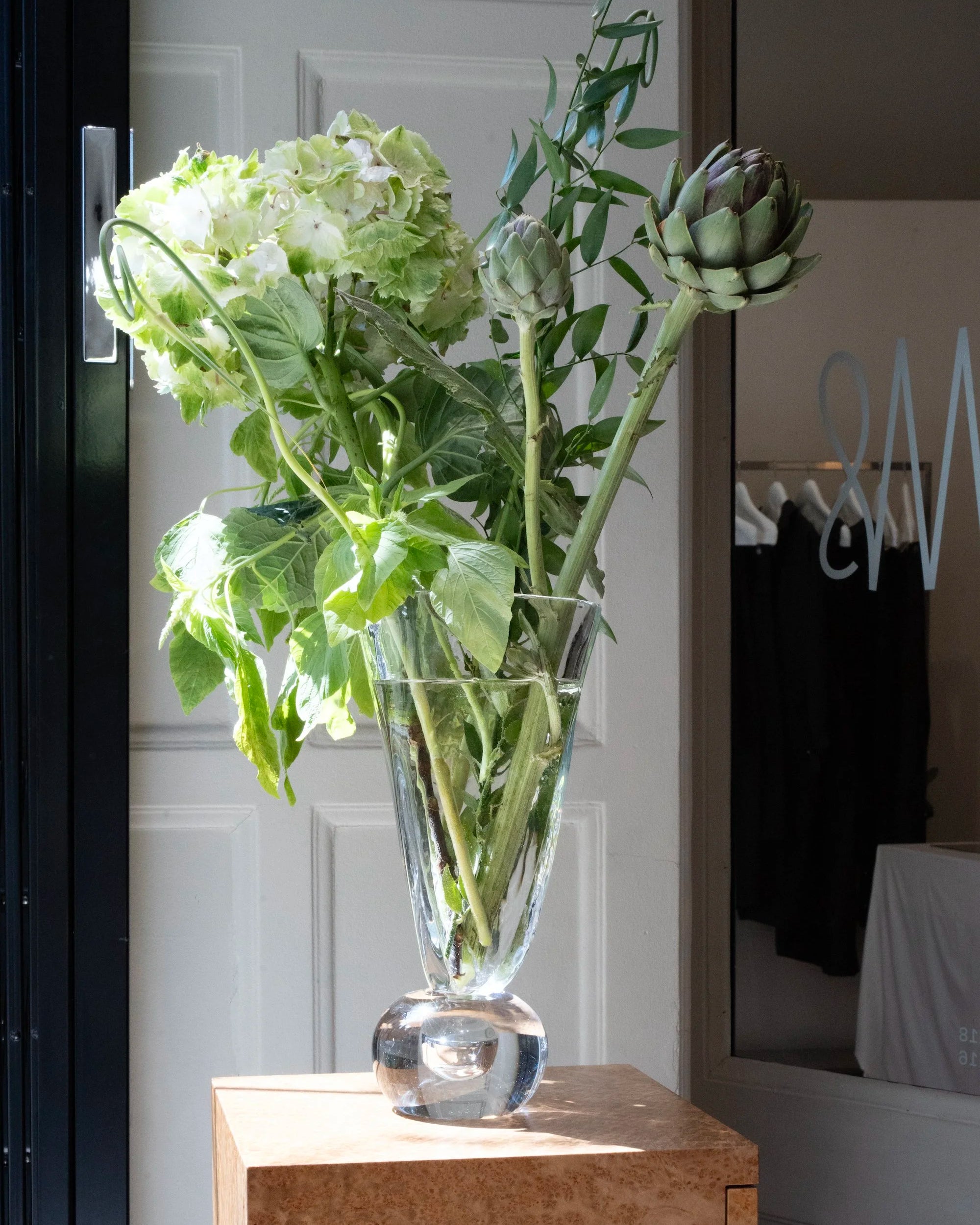 The wide EDEN vase by Caia Leifsdotter — mouth-blown glass, front view