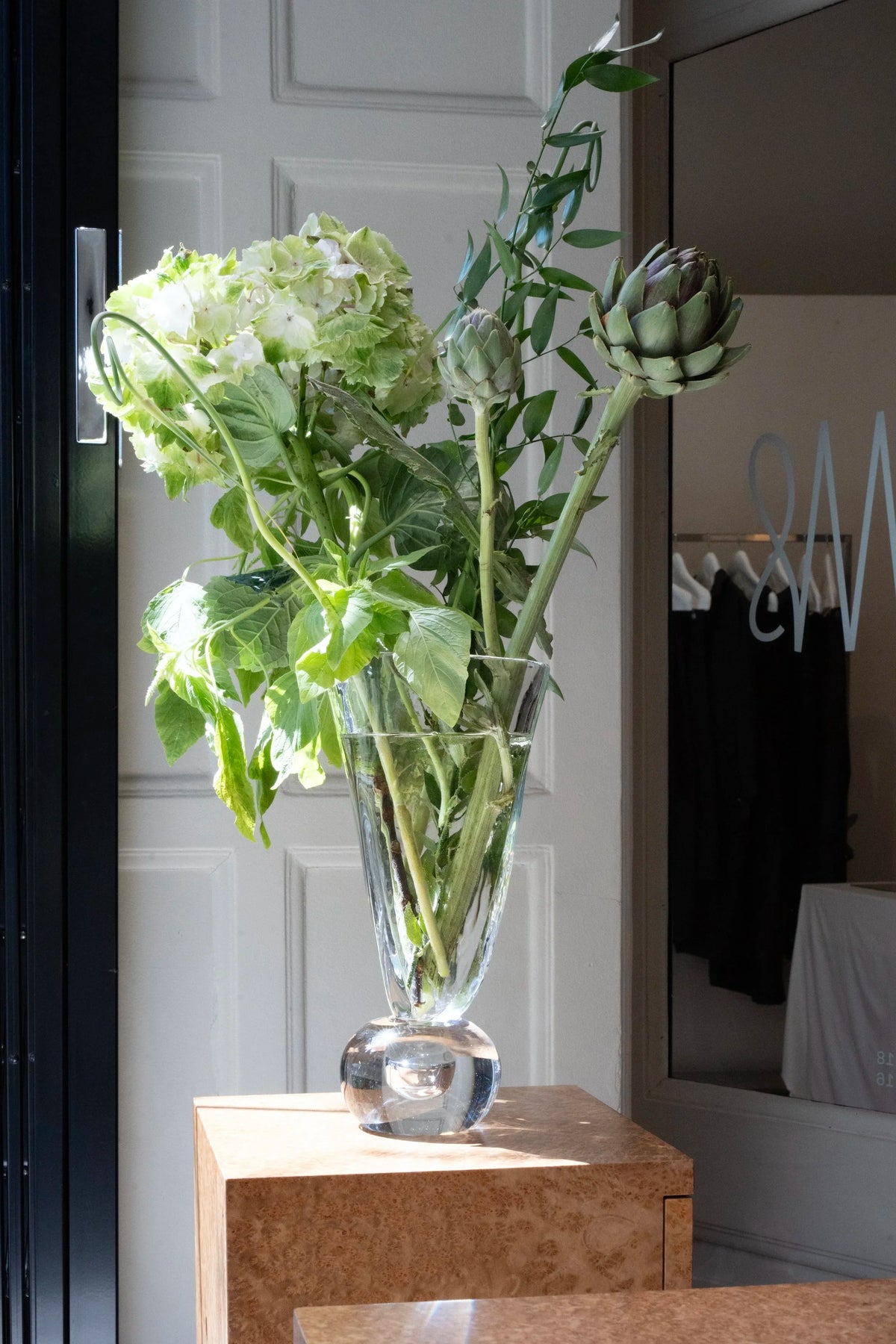 The wide EDEN vase by Caia Leifsdotter — mouth-blown glass, front view