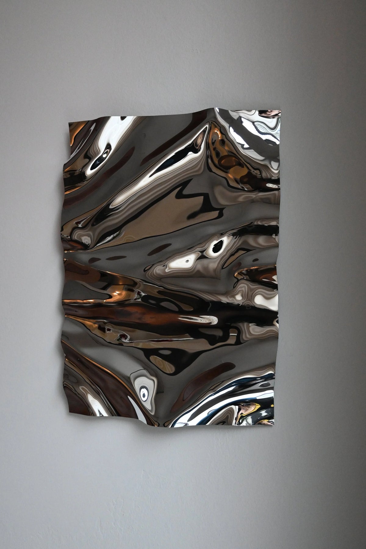 Psychedelic Mirror 35*50 cm — sculptural design, detail view