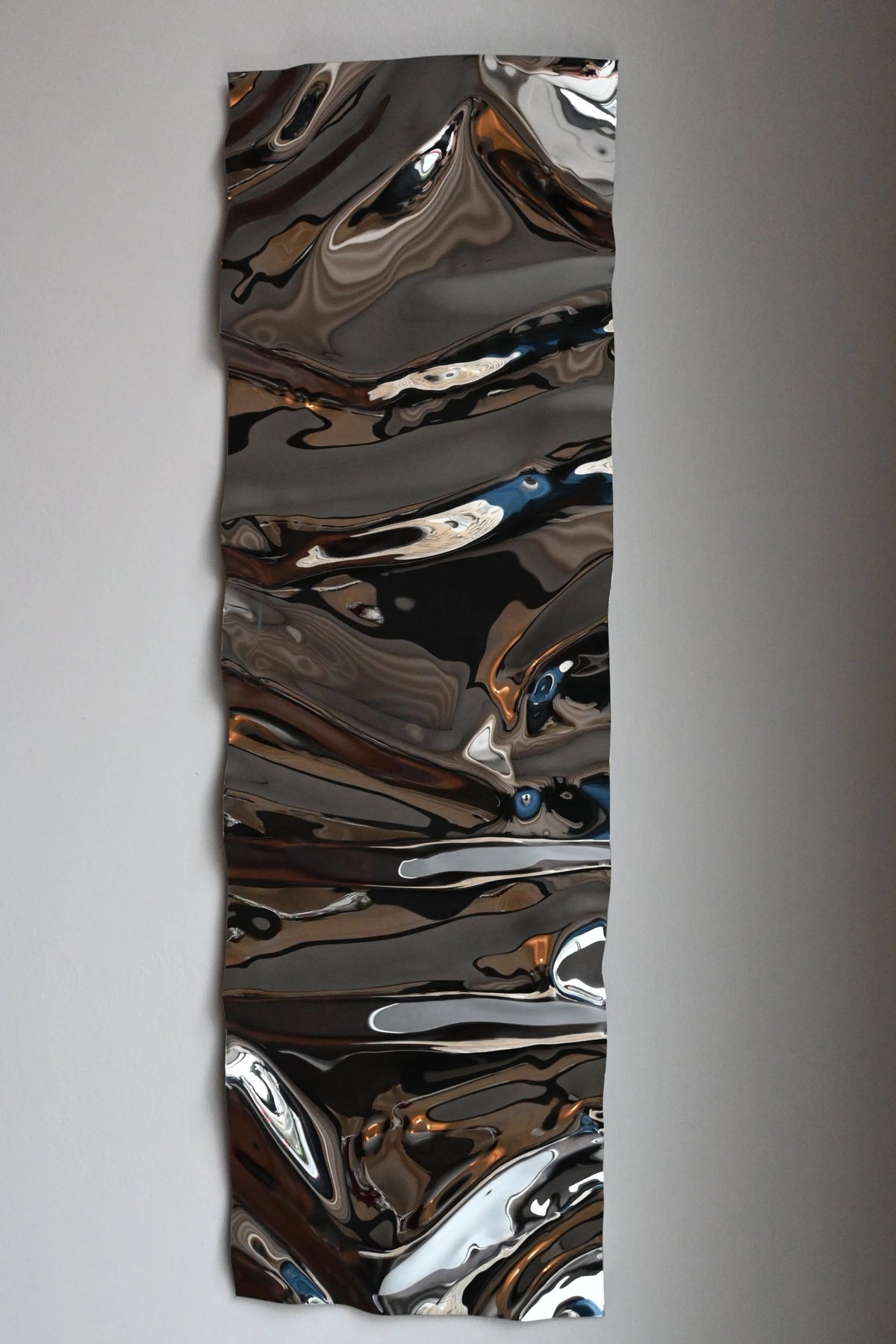 Psychedelic Mirror 30*100 cm — sculptural design, detail view