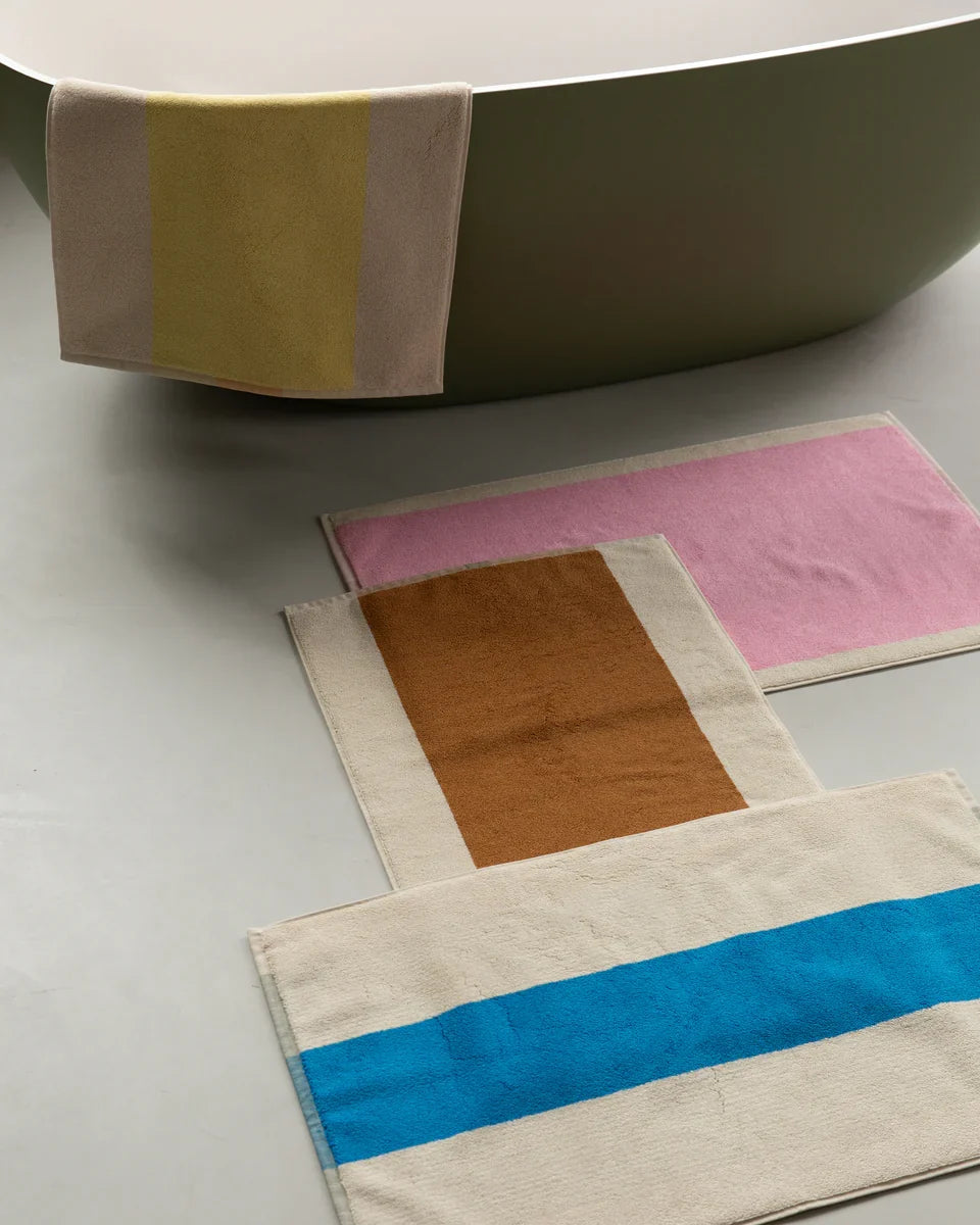 Toffee turquoise bath towel from Suite 702, 50x80 inches, showing soft, plush fabric and vibrant color.