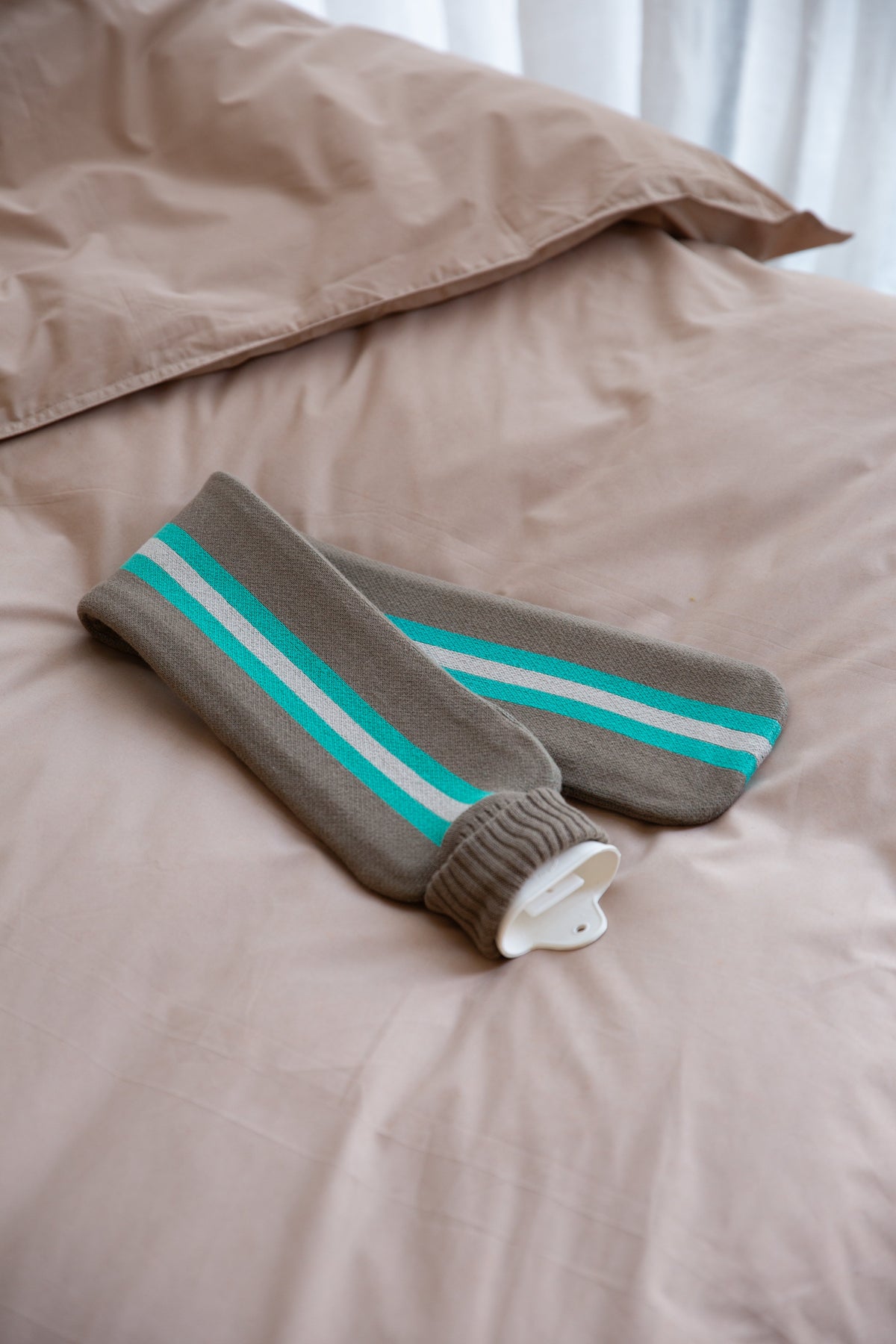XL Warmwaterkruik College Taupe - SUITE702