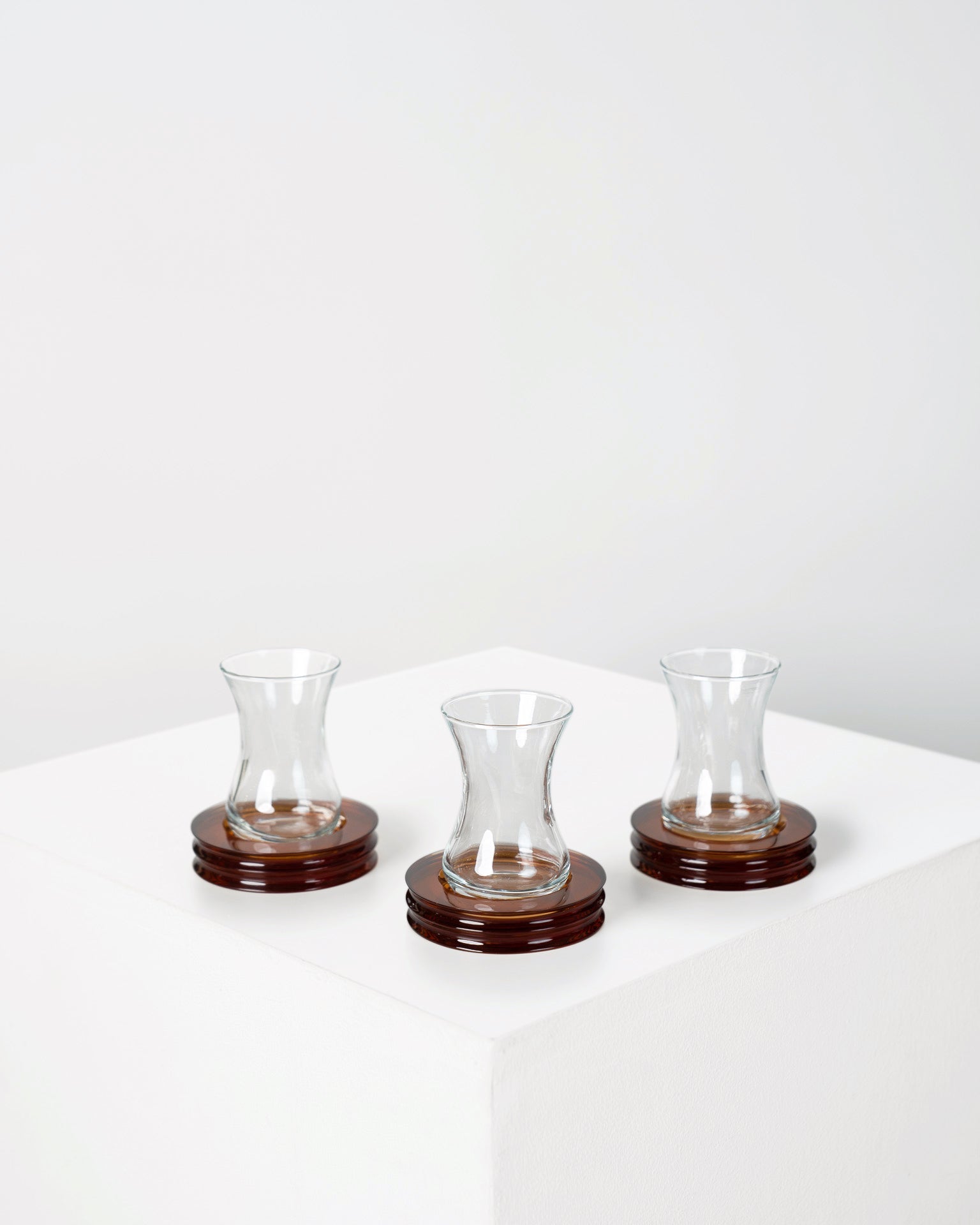 The RIPPLE teacup set in Brown