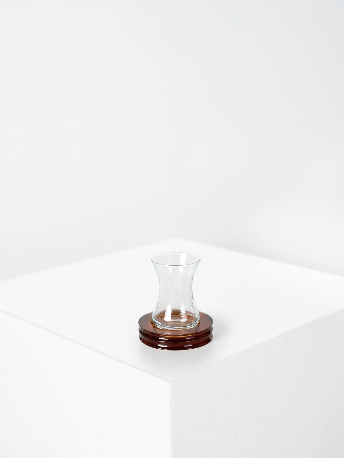 The RIPPLE teacup set in Brown