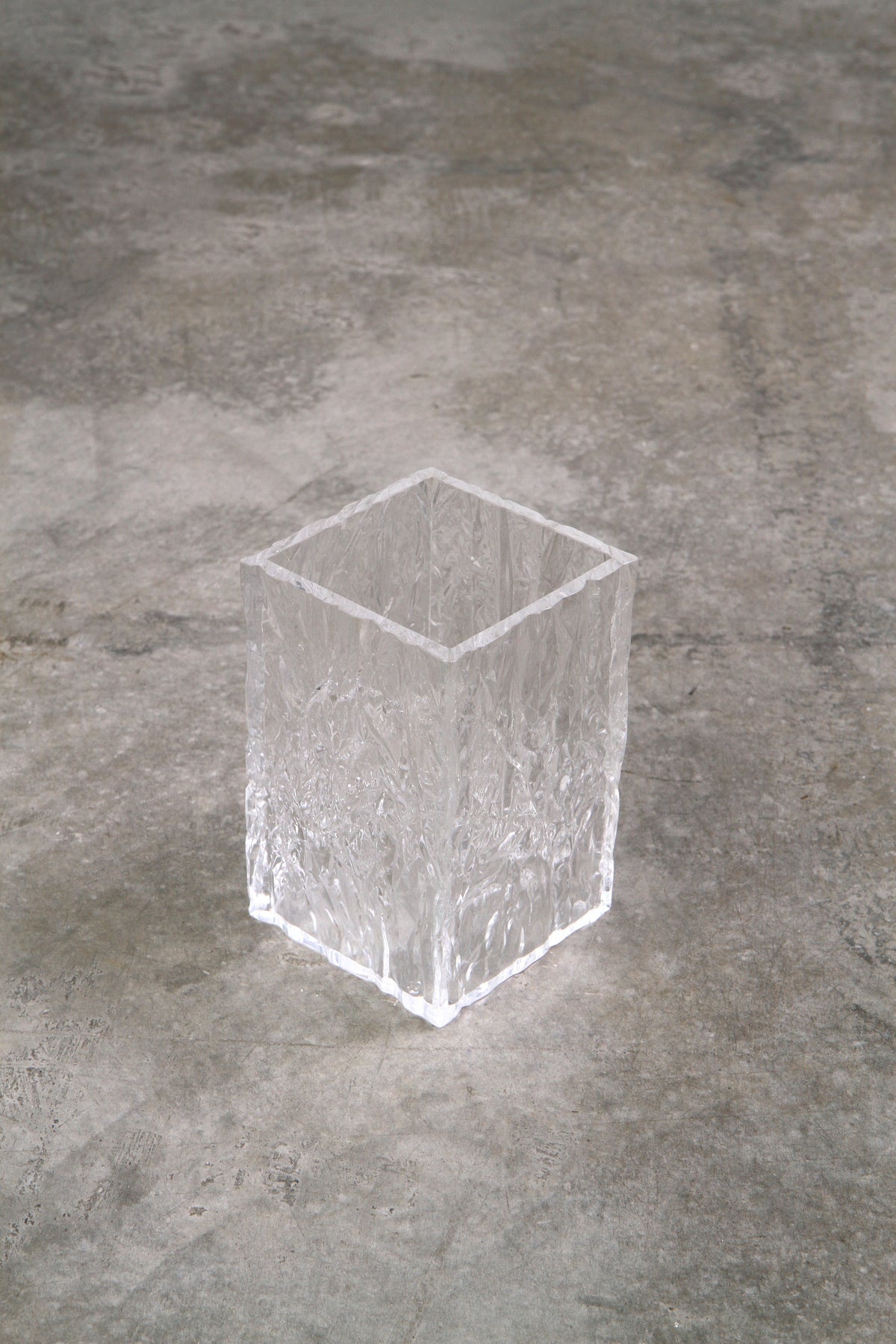 The CRUSHED ICE vase