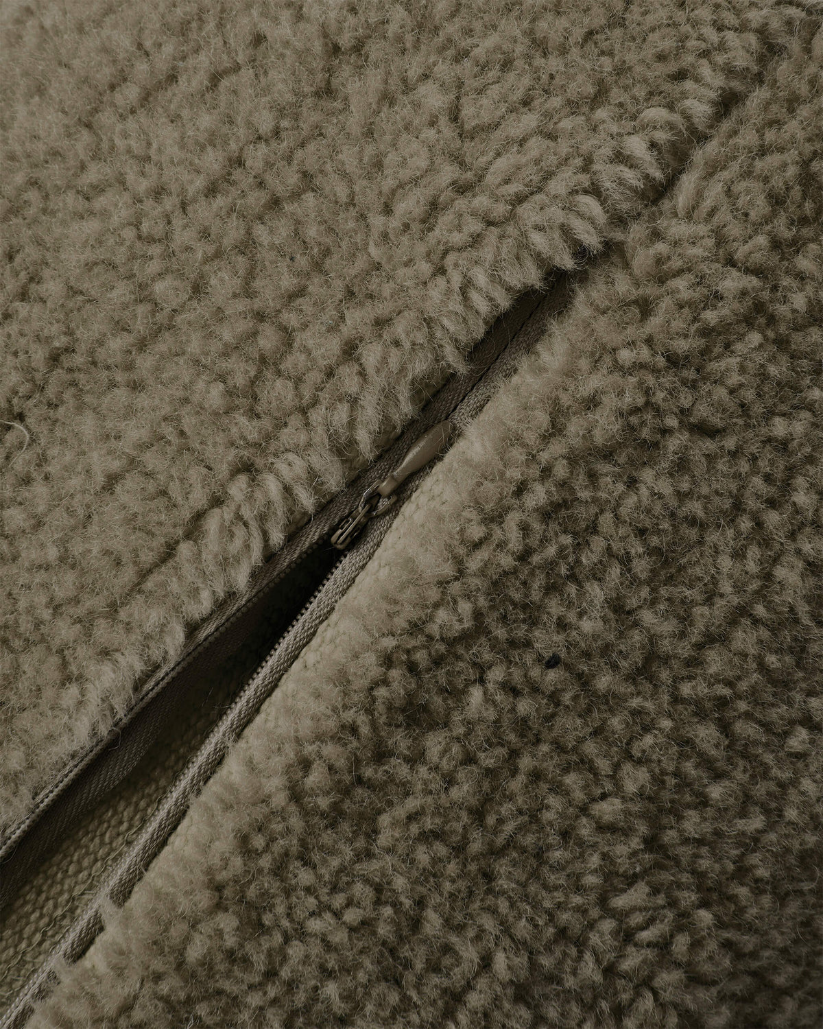bedMATE Kussenhoes Furry Dark Olive - SUITE702