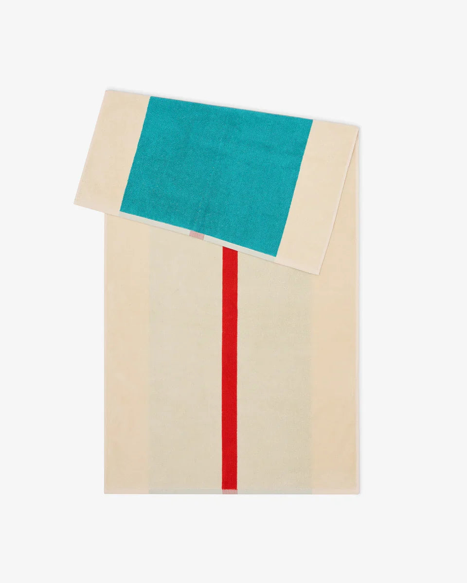 Red and turquoise bath towel from Suite 702, measuring 70x140 cm, displayed in a front view showing soft, plush fabric.