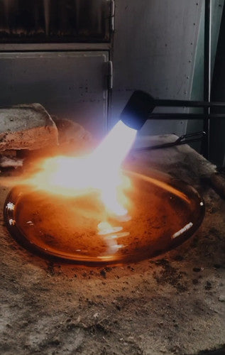 mouth-blown glass sculpture finished in glass factory blowtorch Mundgeblasene Glasskulptur Glasfabrik Brenner fertiggestellt.