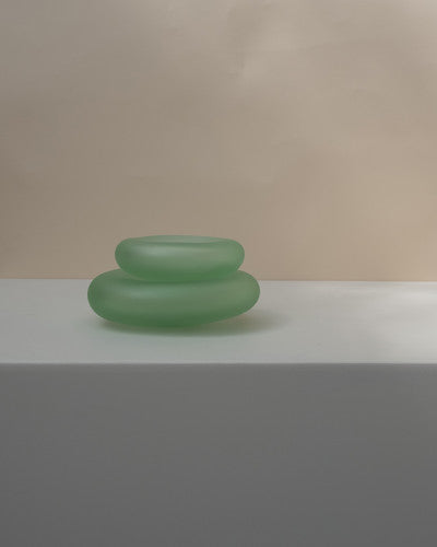 Pale green mouth-blown glass sculpture Hellgrüne mundgeblasene Glasskulptur