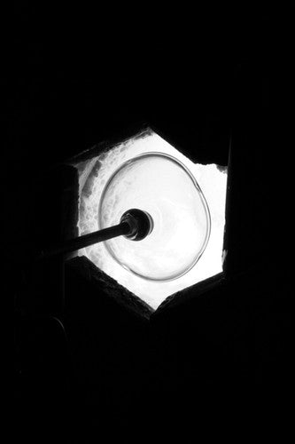 Glass sculpture inside glass kiln black and white Glasskulptur im Glasofen, Schwarz-Weiß-Bild
