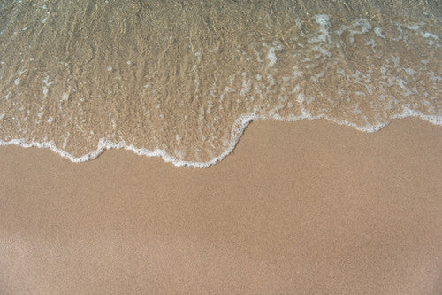 clear shallow waters on beach klares, flaches Wasser am Strand
